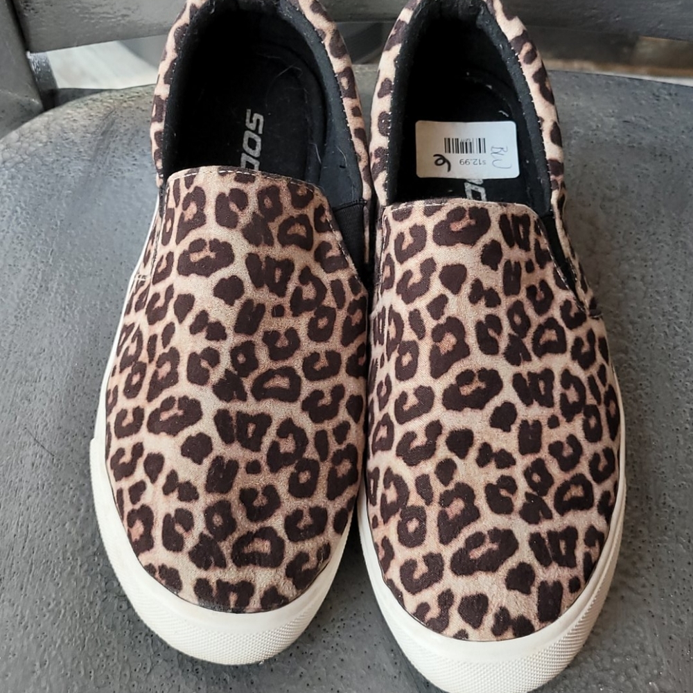 5 for $20 Leopard loafers